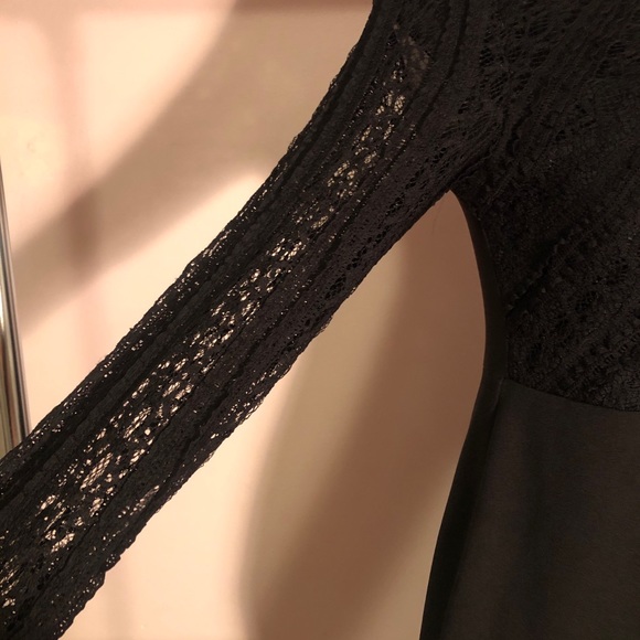 Black long sleeve dress, back is see trough - Picture 6 of 8